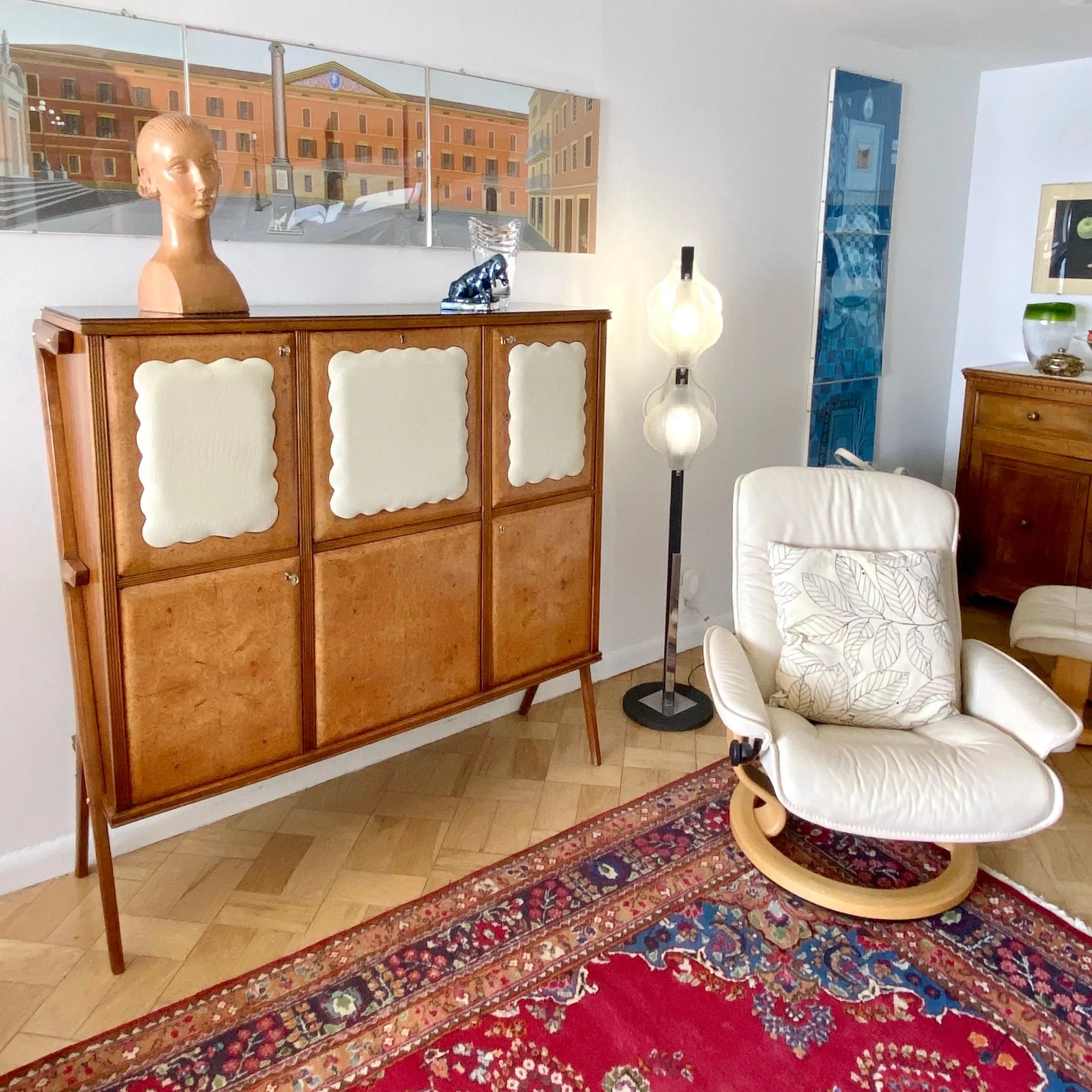 1950s Vintage Italian Maple Burl Wood Cabinet Bar with Cream Leather Panels