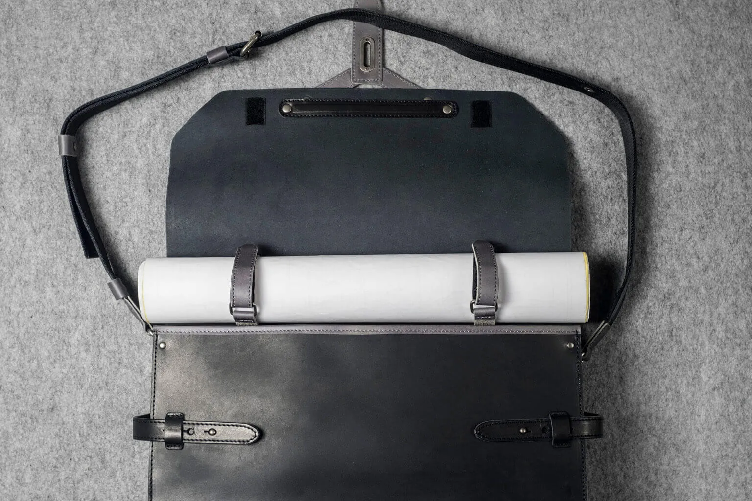 DESIGNER MESSENGER MINIMAL PLUS - black