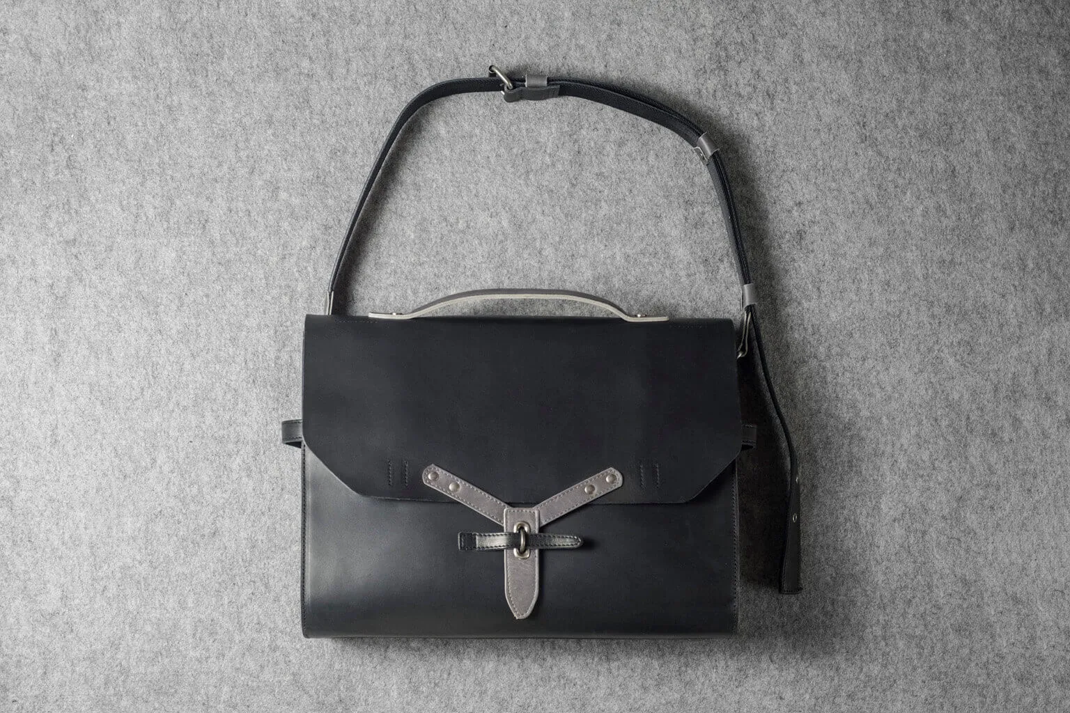 DESIGNER MESSENGER MINIMAL PLUS - black