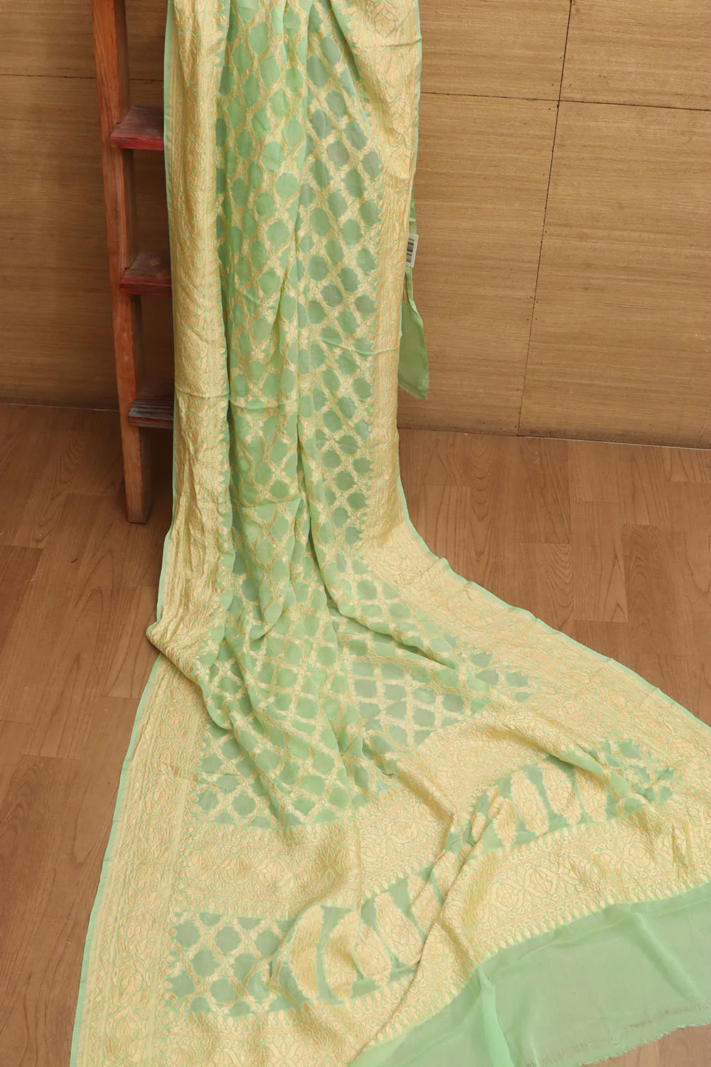 Exquisite Green Banarasi Handloom Pure Georgette Dupatta