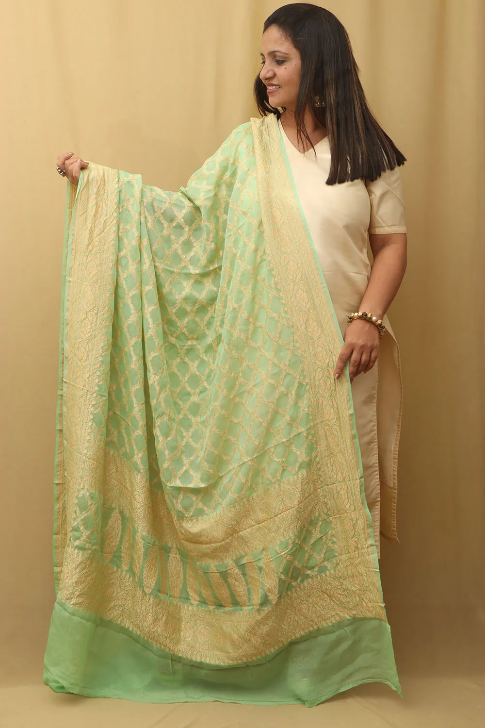 Exquisite Green Banarasi Handloom Pure Georgette Dupatta