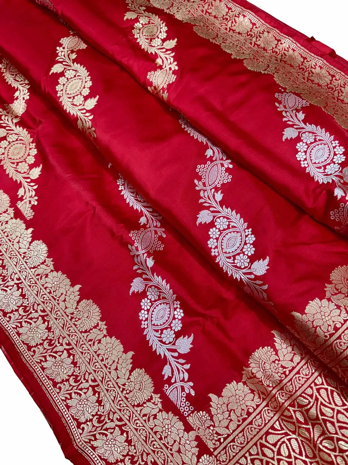 Exquisite Red Banarasi Katan Silk Saree - Handloom Beauty