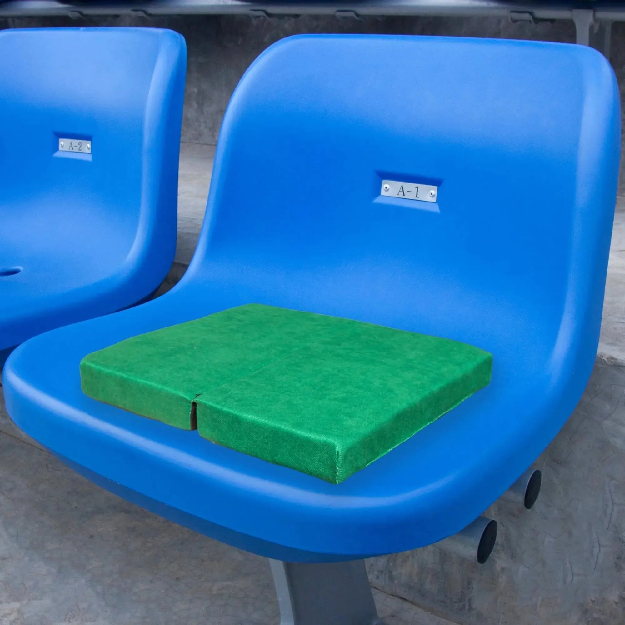 Foldable Stadium Seat Cushion, Ideal for Picnics and Garden Furniture