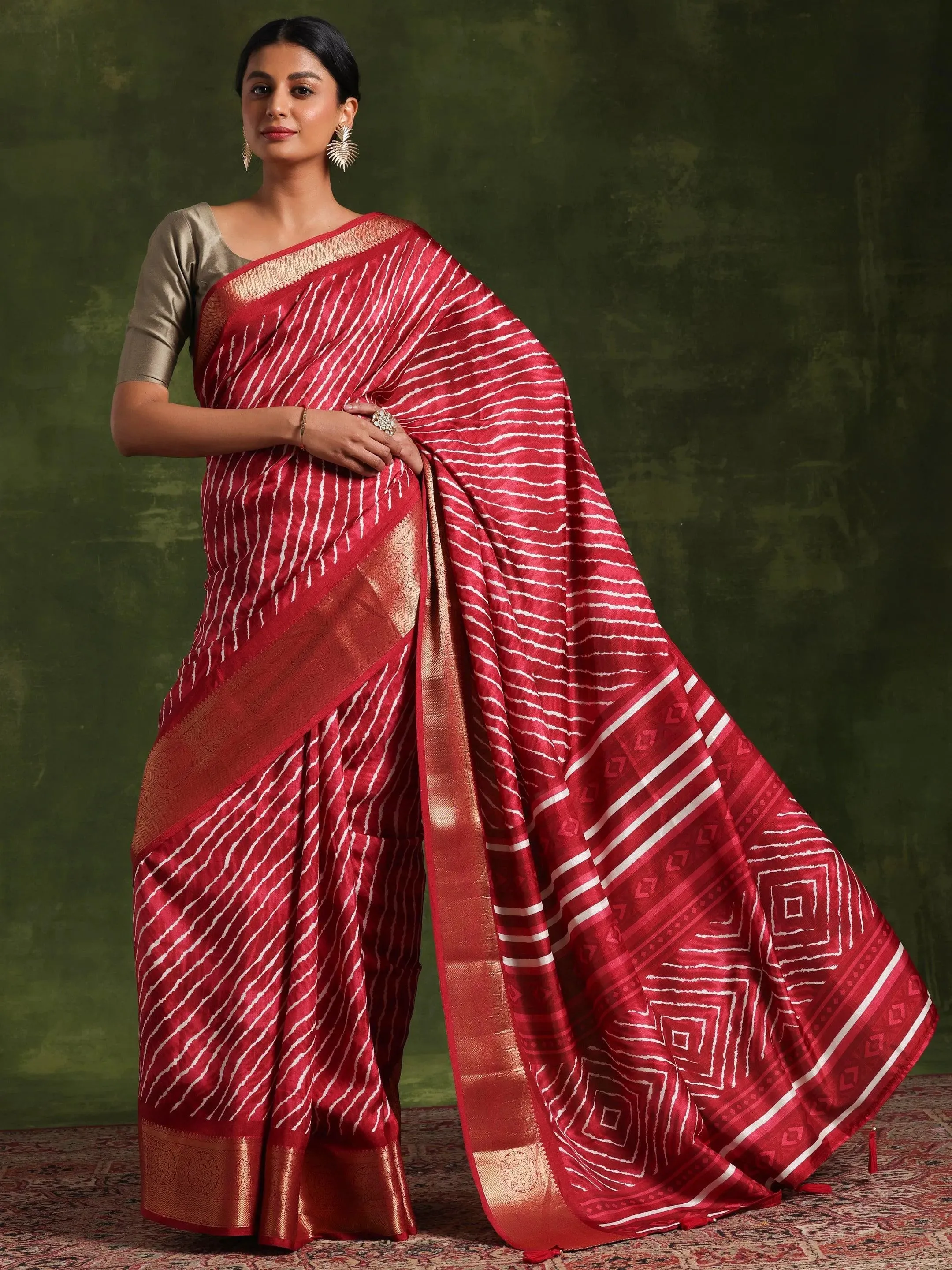 Maroon Printed Silk Blend Saree With Unstitched Blouse Piece