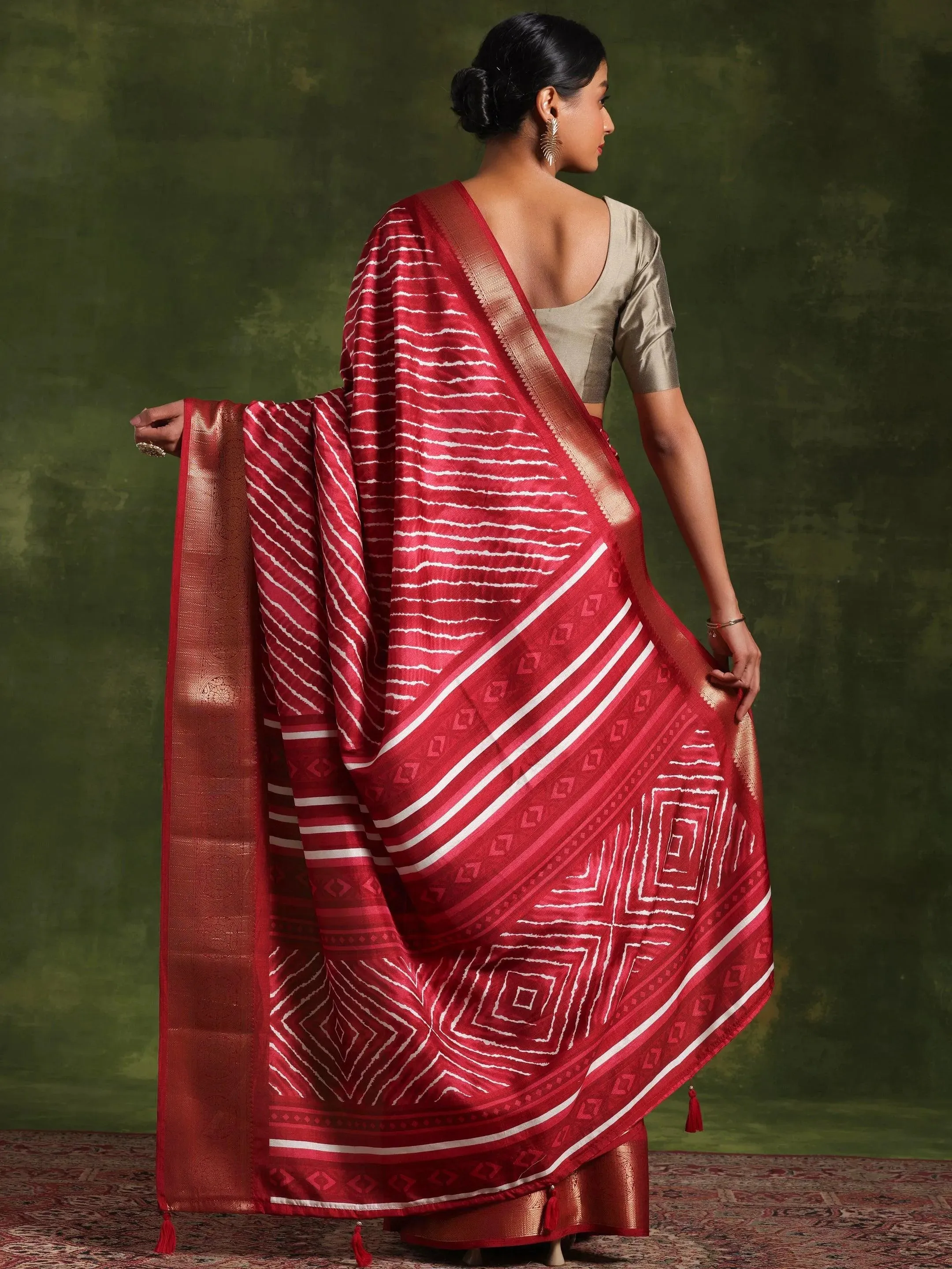 Maroon Printed Silk Blend Saree With Unstitched Blouse Piece