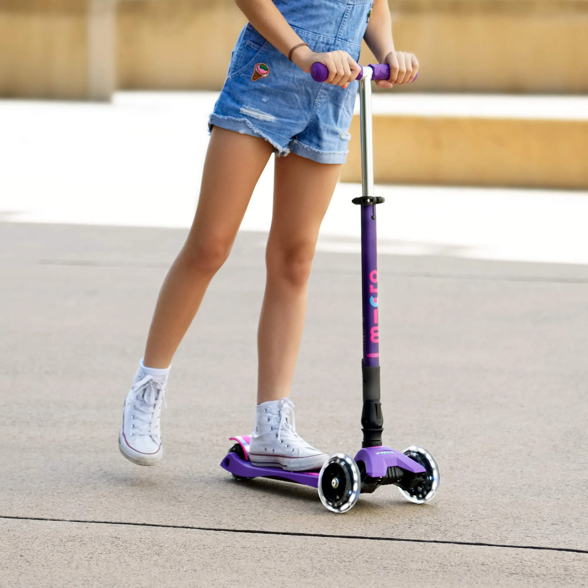 Micro Scooters Maxi Micro Scooter Deluxe Foldable LED - Purple